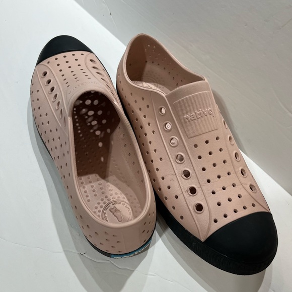 Native adult women’s shoes, size 10, color: pink&black. Hand washable, - Picture 2 of 12